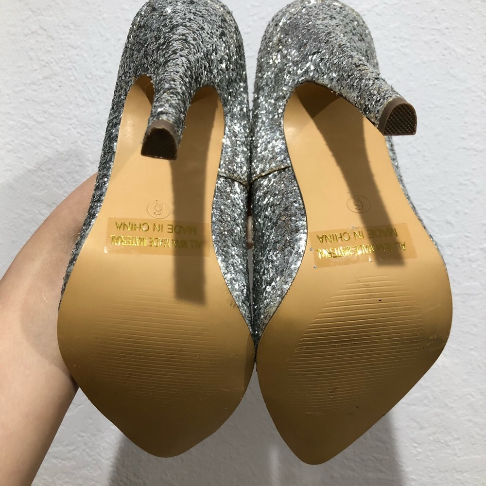 Silver heels - Picture 5 of 5